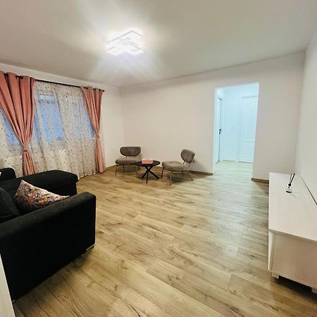 Apartament Orizont ซูชาวา ภายนอก รูปภาพ