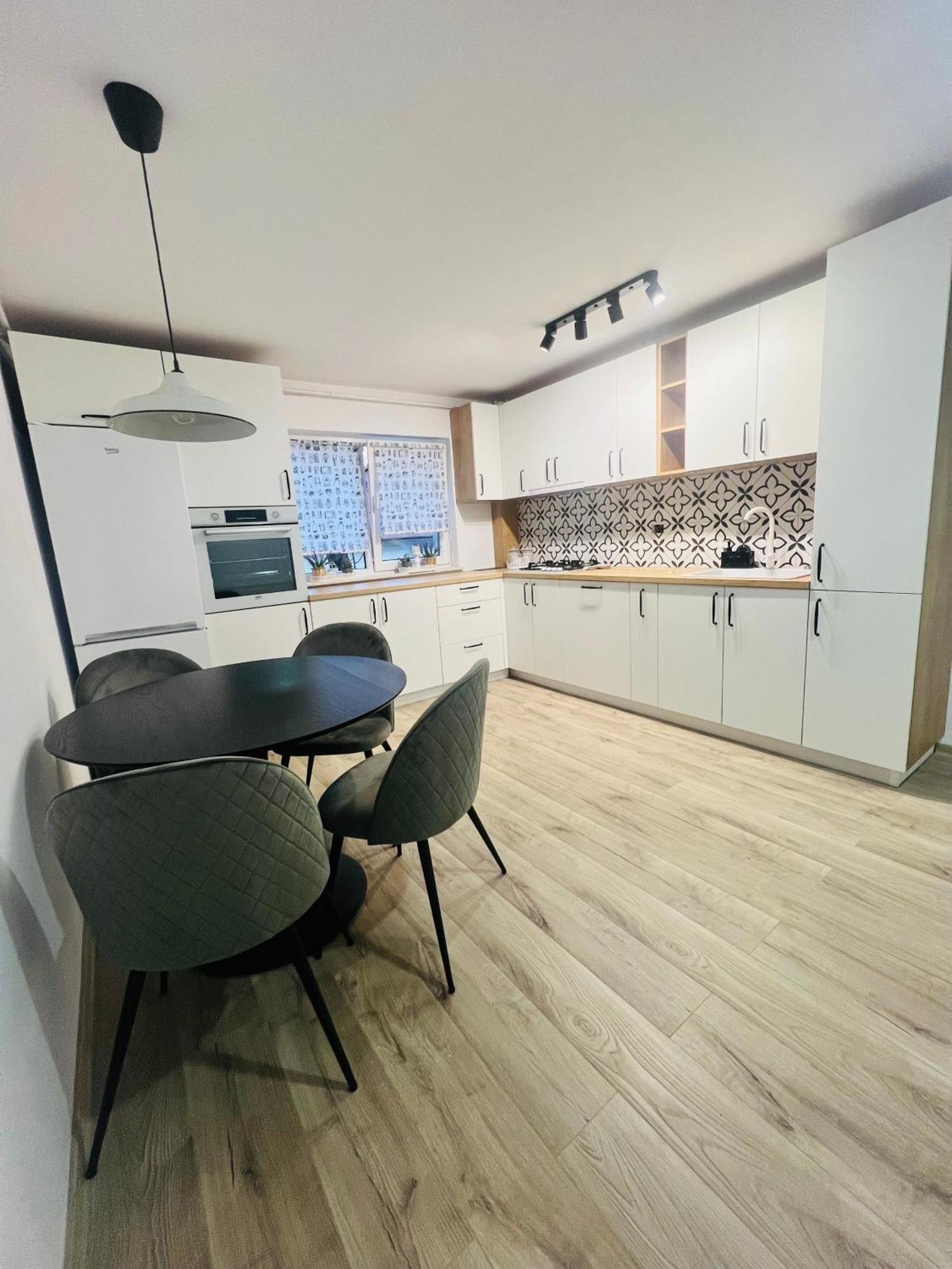 Apartament Orizont ซูชาวา ภายนอก รูปภาพ