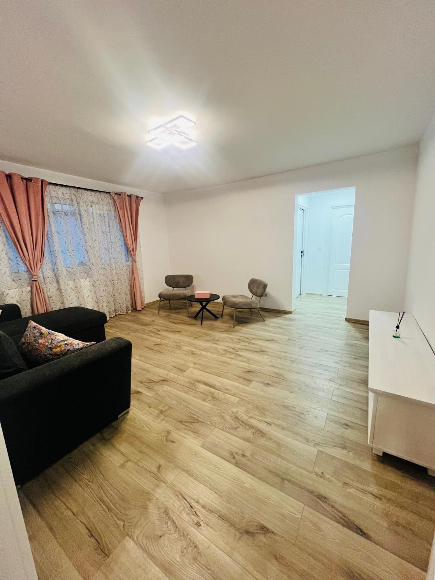 Apartament Orizont ซูชาวา ภายนอก รูปภาพ