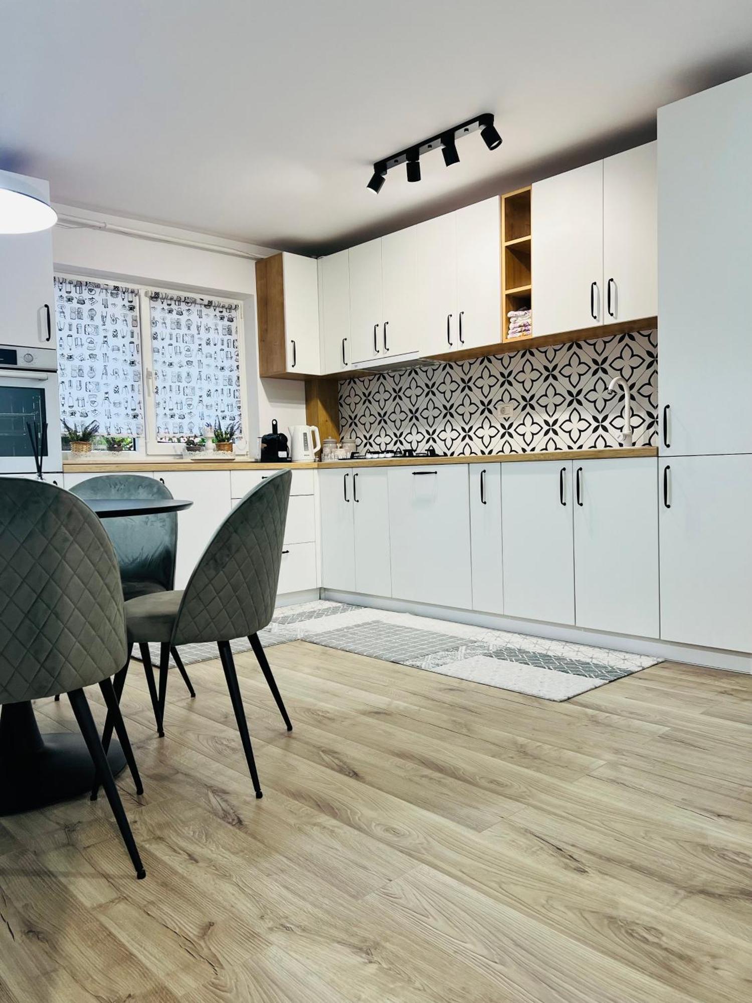 Apartament Orizont ซูชาวา ภายนอก รูปภาพ
